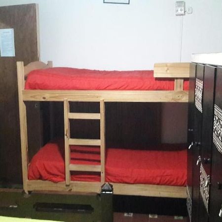 Hostel Kumi Капила дел Монте Екстериор снимка