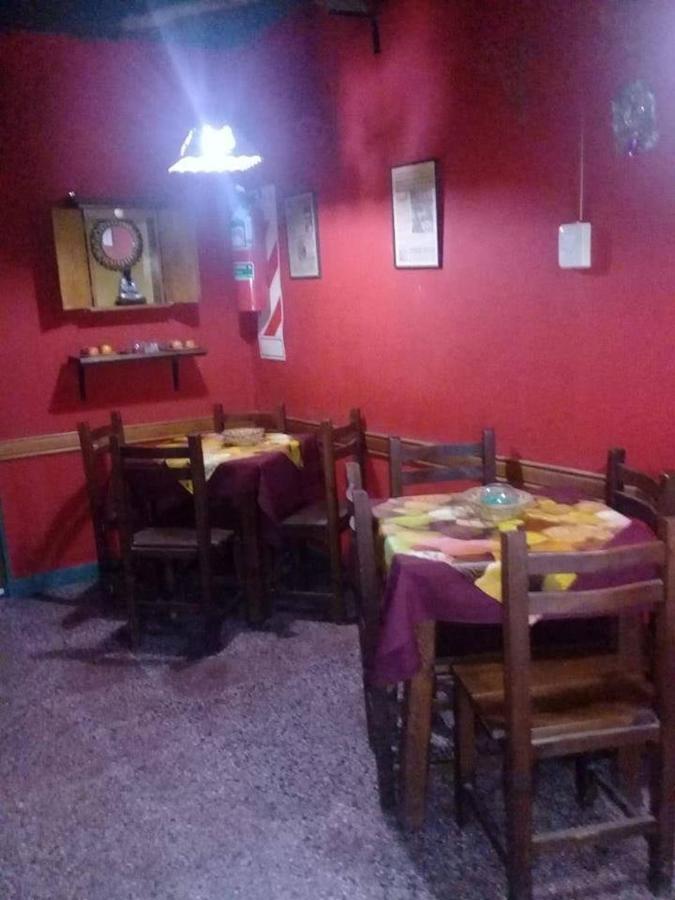 Hostel Kumi Капила дел Монте Екстериор снимка