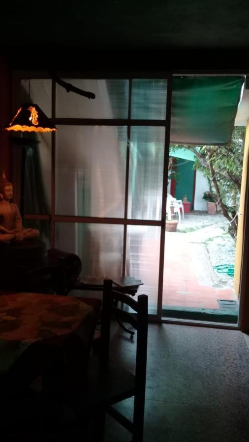 Hostel Kumi Капила дел Монте Екстериор снимка