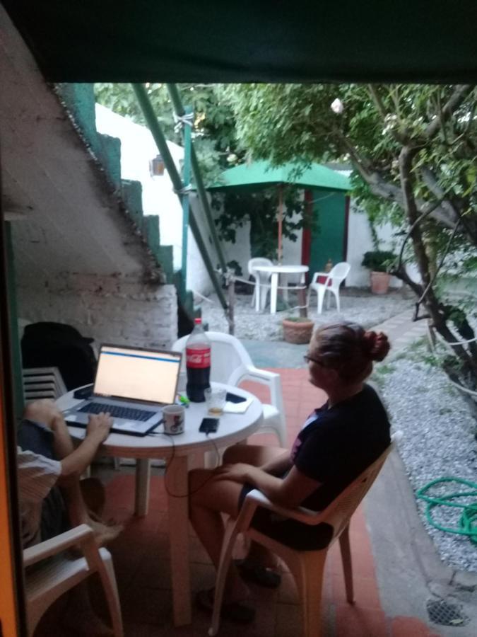 Hostel Kumi Капила дел Монте Екстериор снимка
