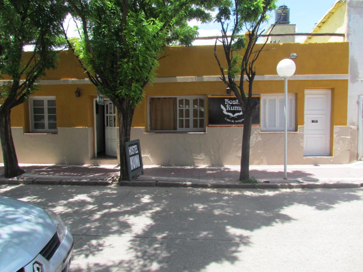 Hostel Kumi Капила дел Монте Екстериор снимка