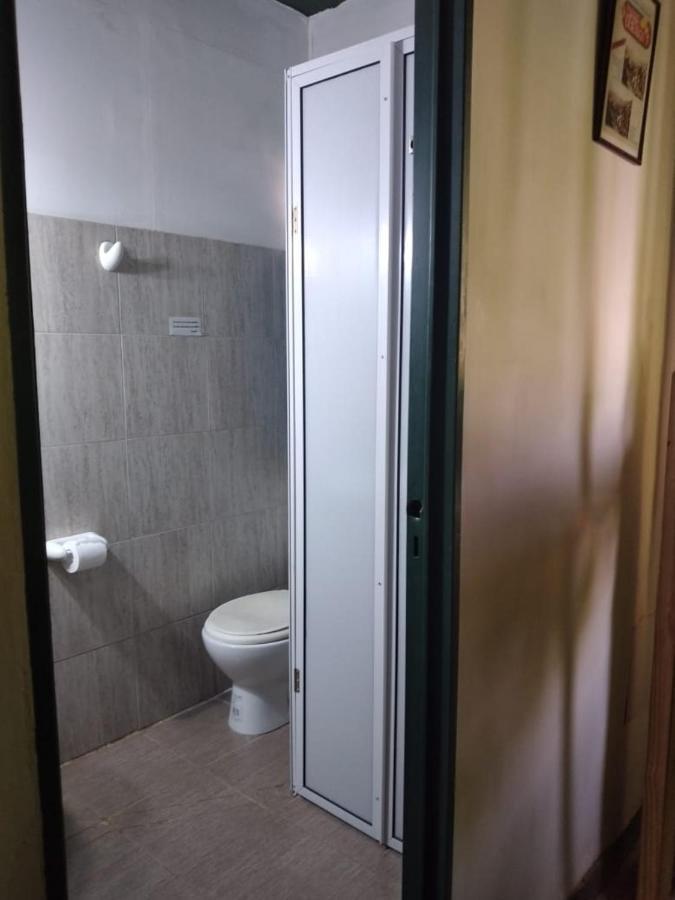 Hostel Kumi Капила дел Монте Екстериор снимка