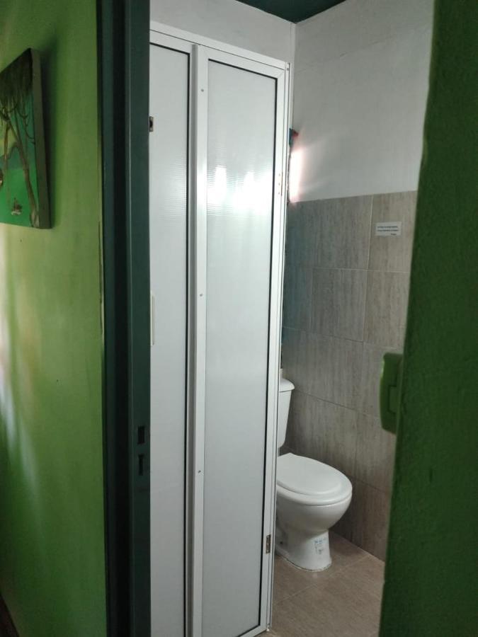 Hostel Kumi Капила дел Монте Екстериор снимка