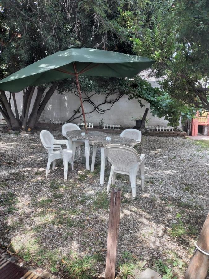 Hostel Kumi Капила дел Монте Екстериор снимка
