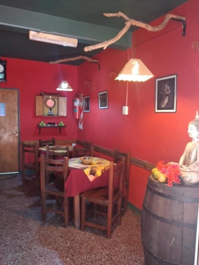 Hostel Kumi Капила дел Монте Екстериор снимка