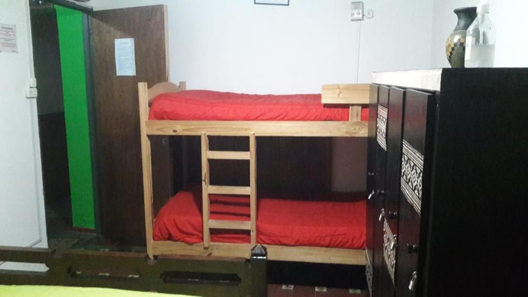 Hostel Kumi Капила дел Монте Екстериор снимка