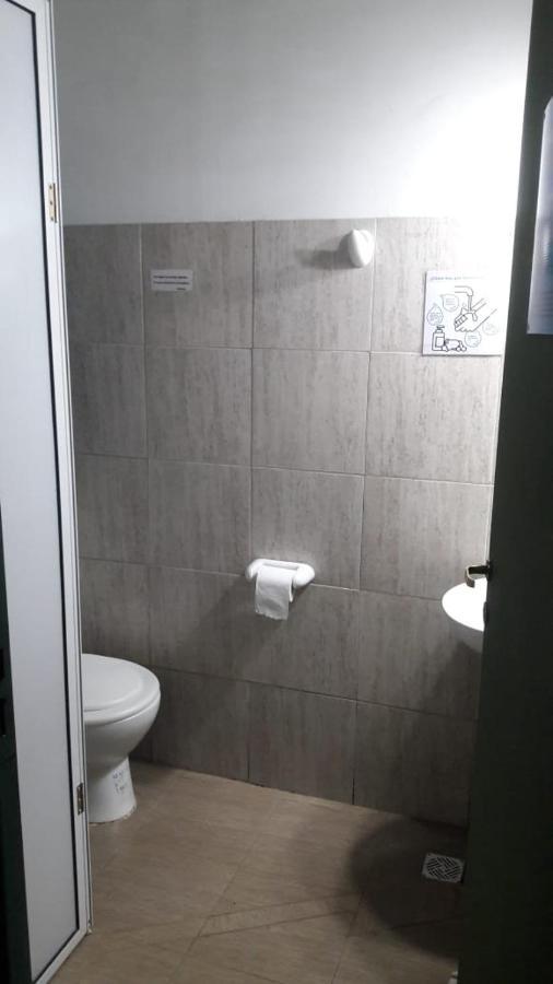 Hostel Kumi Капила дел Монте Екстериор снимка